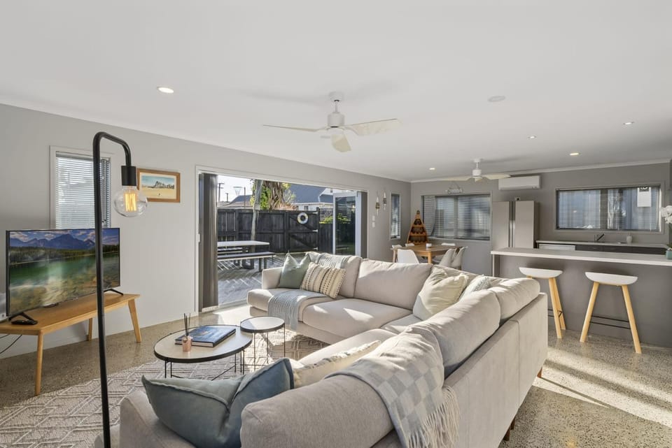 Sandy Feet Retreat - Papamoa House in Bay Of Plenty