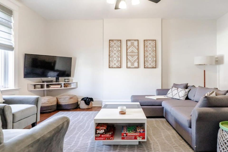 7BR Luxury Living 1st Floor Primary ABODEbucks House in Tower Grove South
