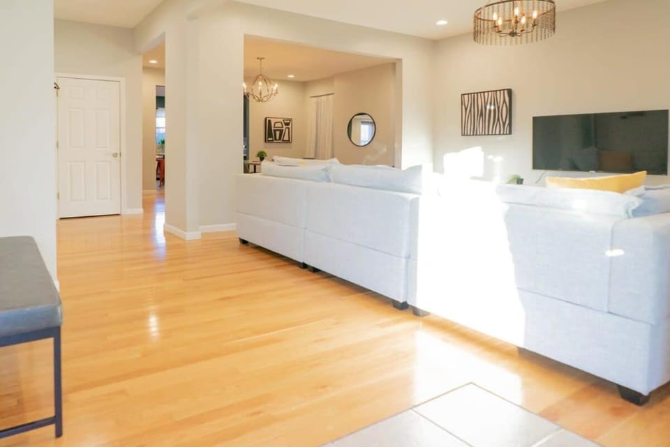 5BR Tower Grove Family Home ABODEbucks House in Tower Grove South