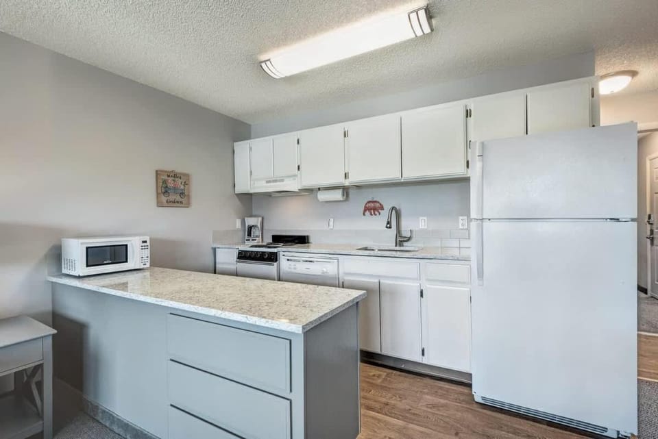 Downtown Condo with Riverview & Balcony House in Bend
