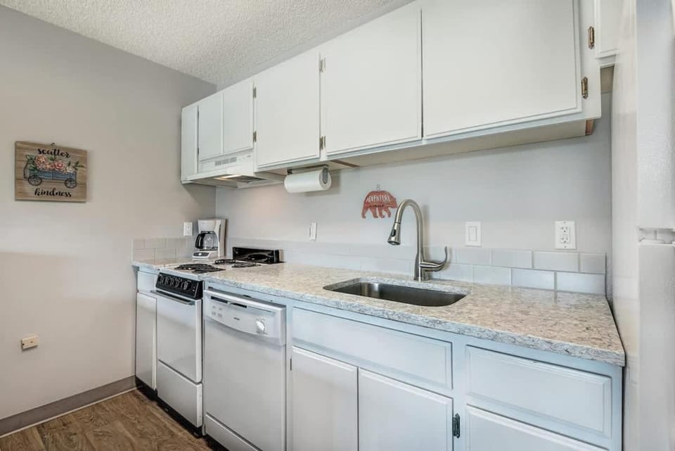 Downtown Condo with Riverview & Balcony House in Bend