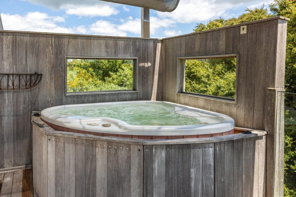 Hot Tub, Hot Tub