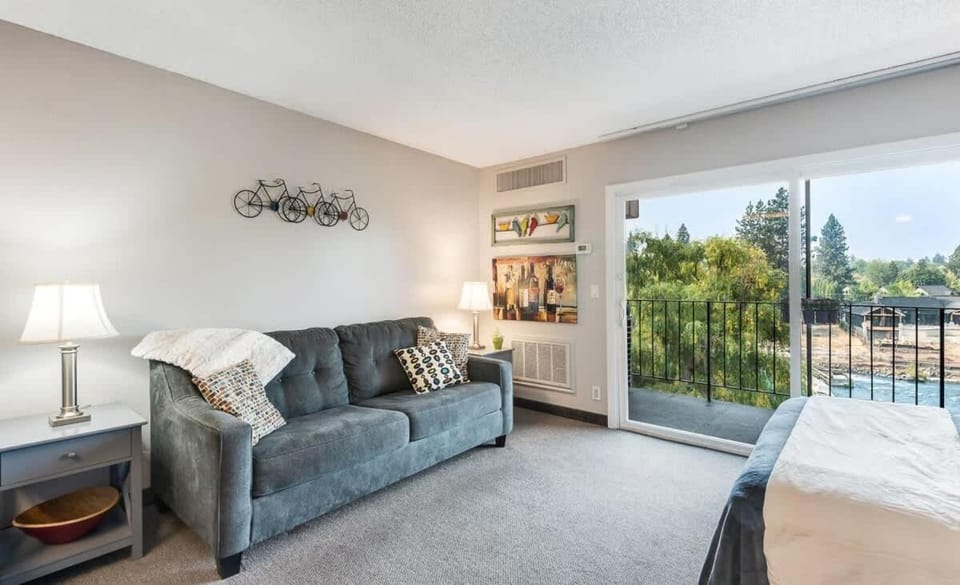 Condo near Downtown Bend - Top-floor with Riverview House in Bend