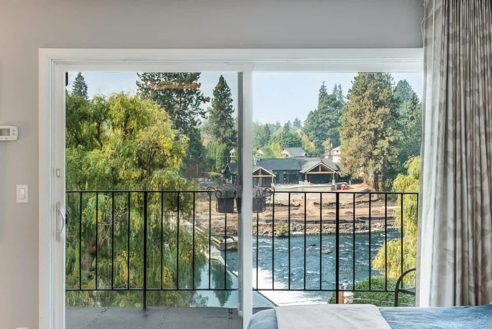 Condo near Downtown Bend - Top-floor with Riverview House in Bend