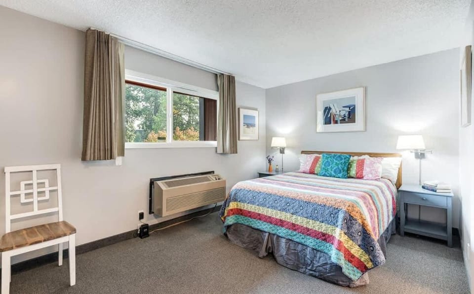Condo near Downtown Bend - Top-floor with Riverview House in Bend