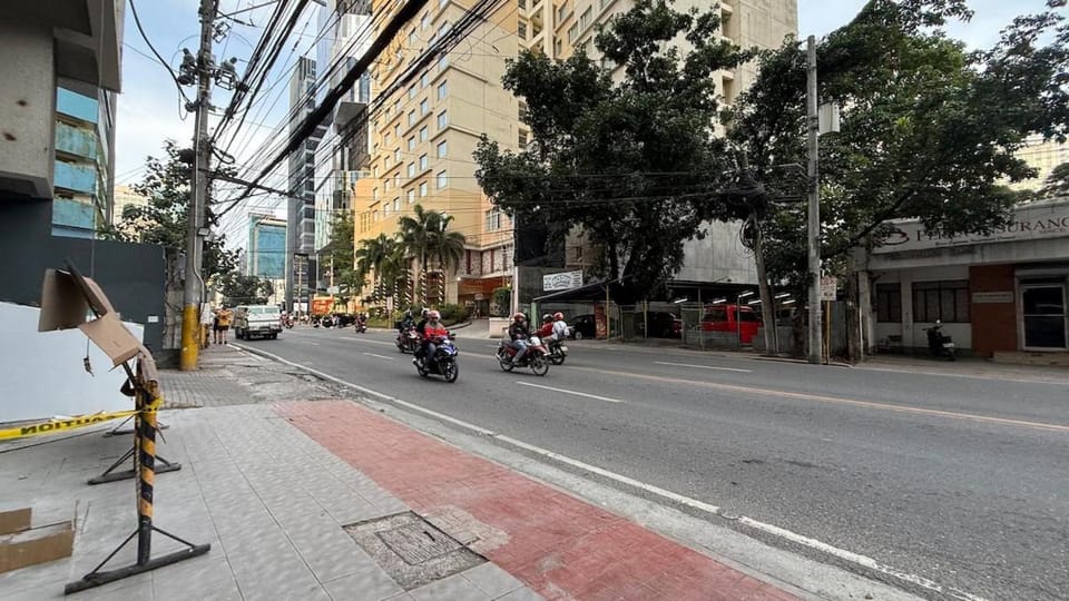 High Floor Studio with Balcony just a Walk to Ayala Apartment in Lapu-Lapu City