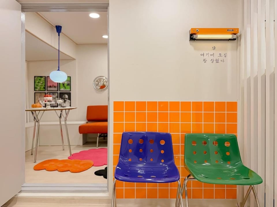Living room, Seating area, air conditioner