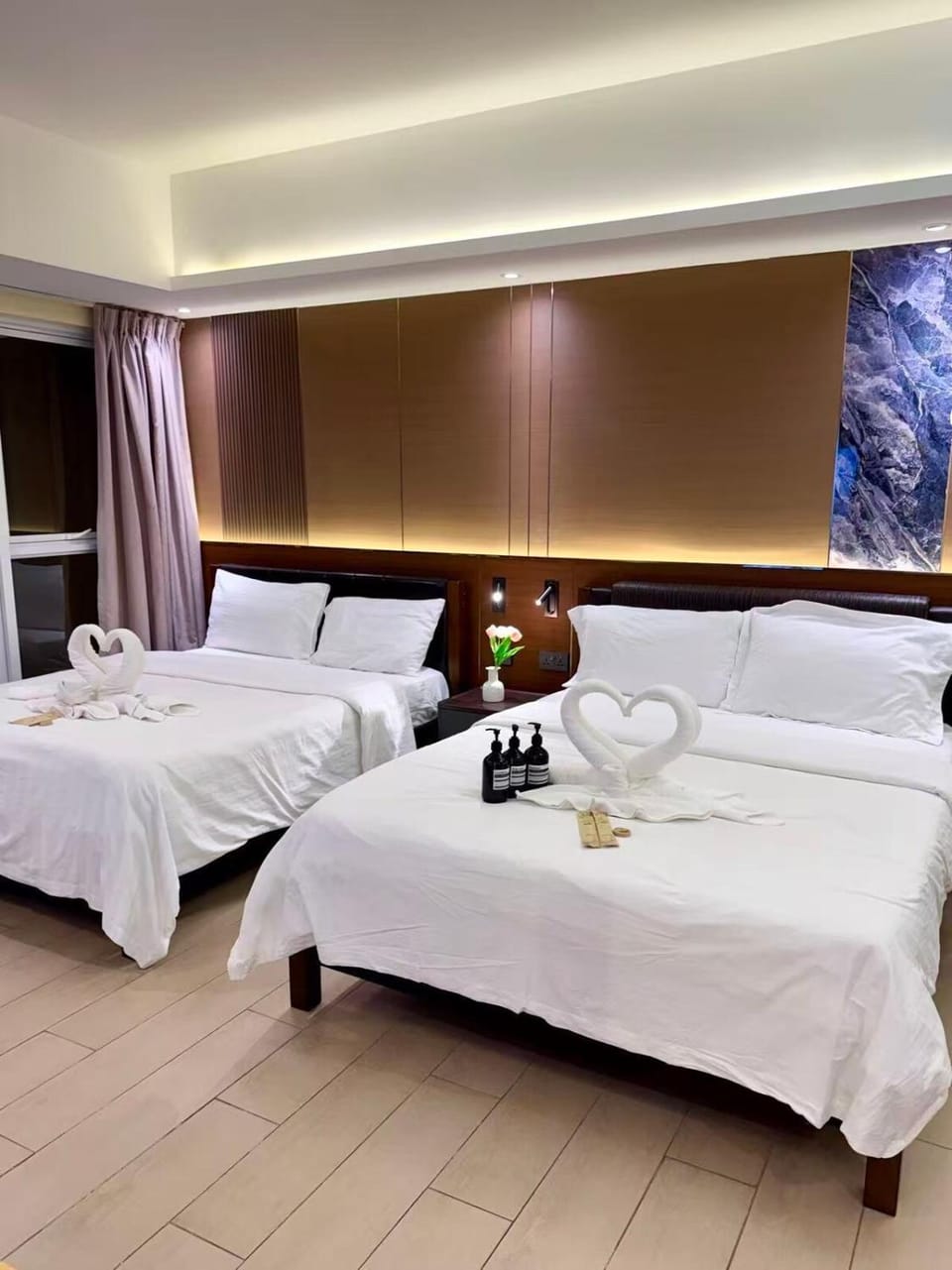 Venice Luxe Corner -studio type- Pool, Sauna, kitchen, Netflix Apartment in Makati