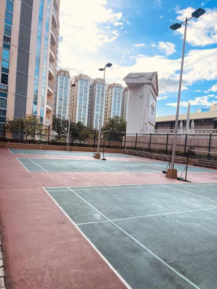 Venice Luxe Corner -studio type- Pool, Sauna, kitchen, Netflix Apartment in Makati