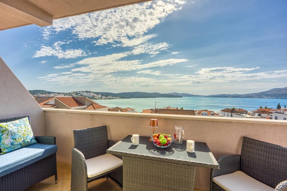 Seating area, Sea view