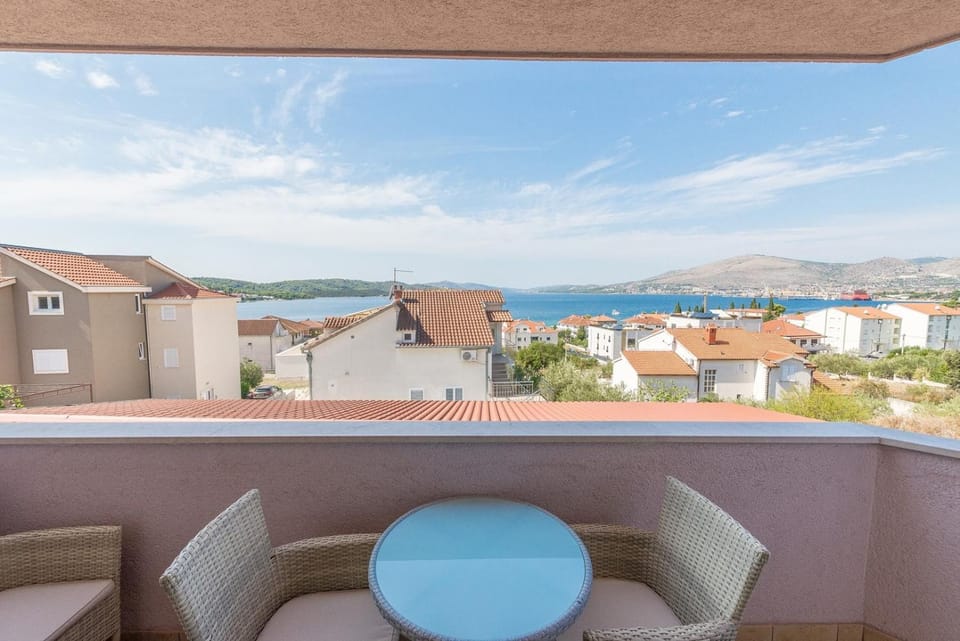 Apartments Ivana-Mira Bed and Breakfast in Okrug Gornji