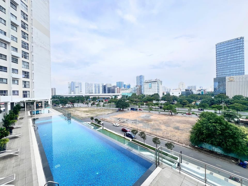 Property building, Neighbourhood, Natural landscape, City view, Pool view, Street view, Swimming pool, Location