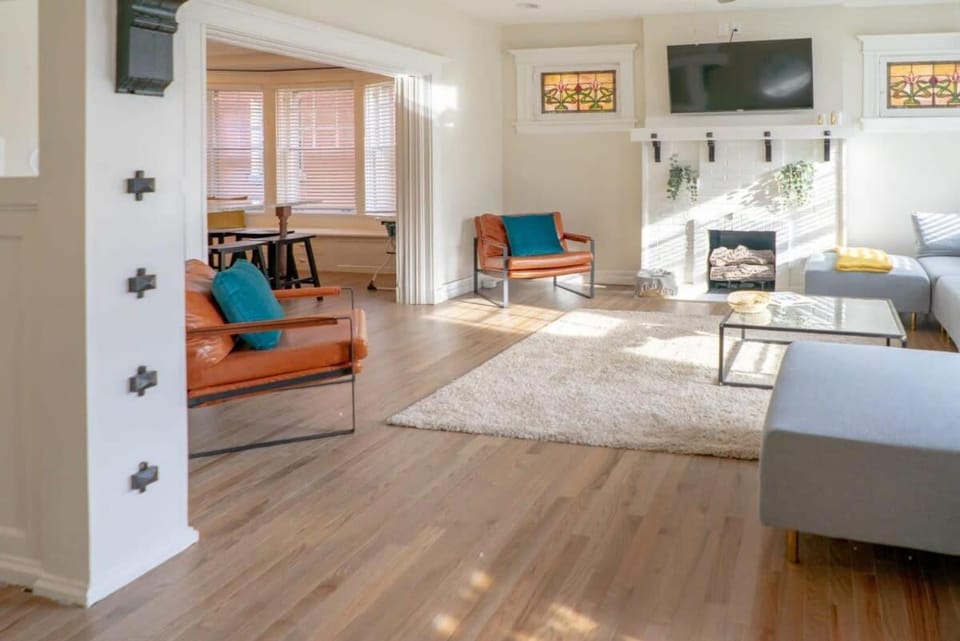 8BR at Tower Grove Park Sleeps 22 ABODEbucks House in Saint Louis