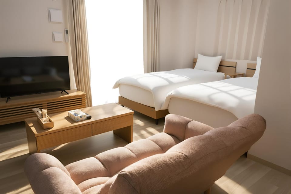 Bed, Living room, Photo of the whole room, On site