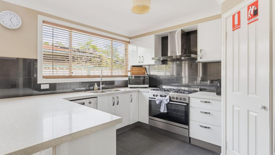 Boater's Retreat - pet friendly, right off the M1 House in Coffs Harbour
