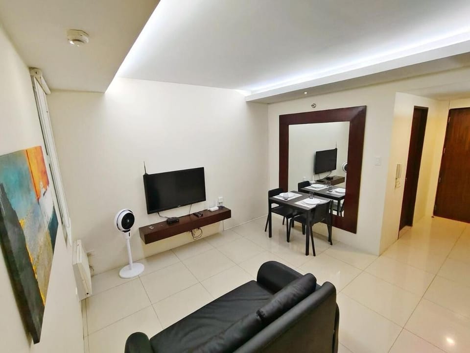 Casa Rosie in Seibu Tower - homey 1BR near BGC High Street Apartment in Makati