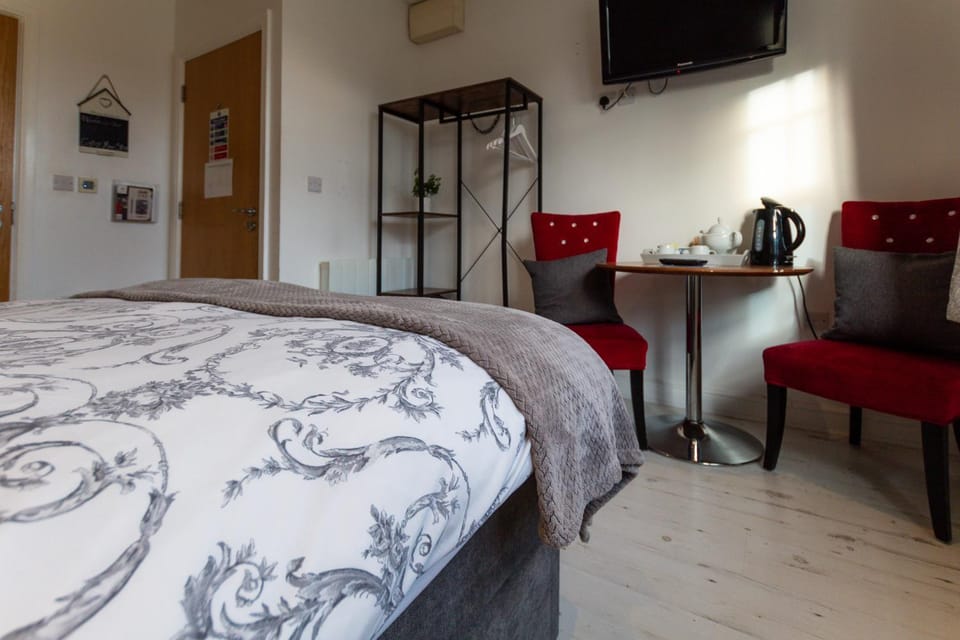 TV and multimedia, Dining area, Bedroom