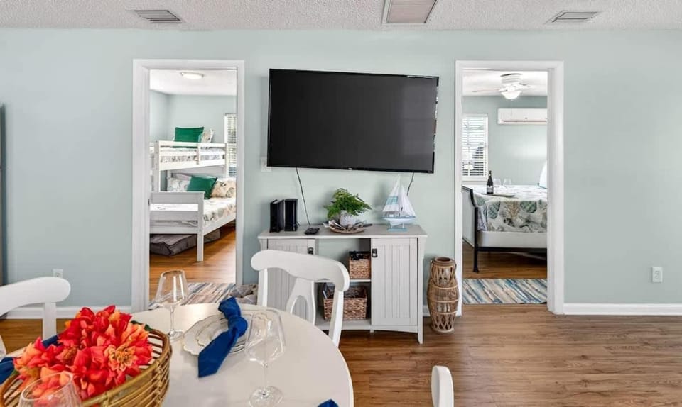 Sunny Isles Cottage  House in Indian Shores