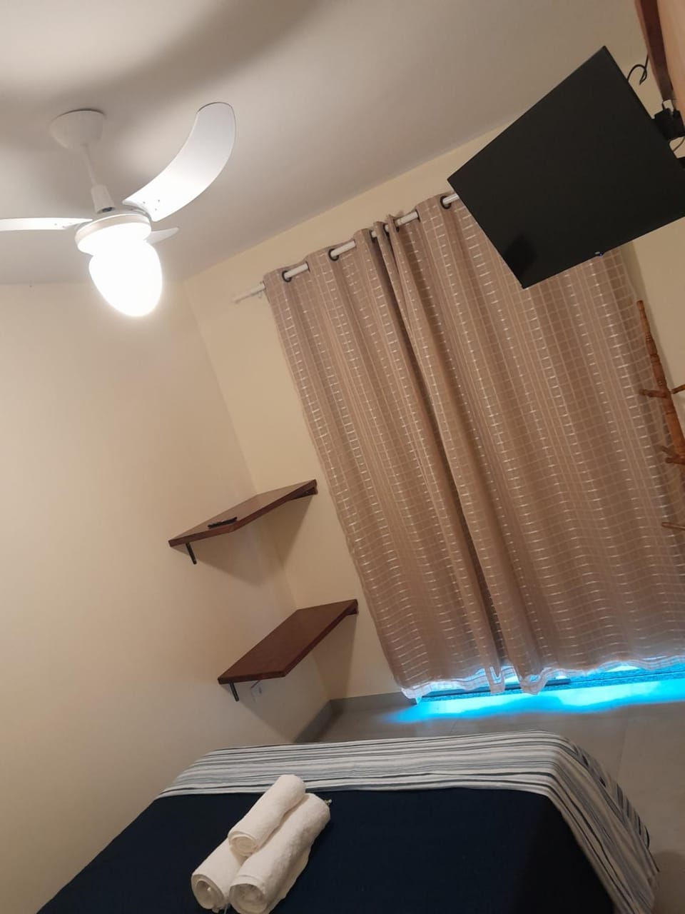 TV and multimedia, Photo of the whole room, Bedroom
