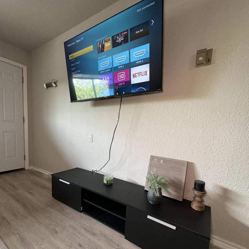 1-5 Dallas l FIFA READY l 5 Min from Love Field Apartment in Dallas