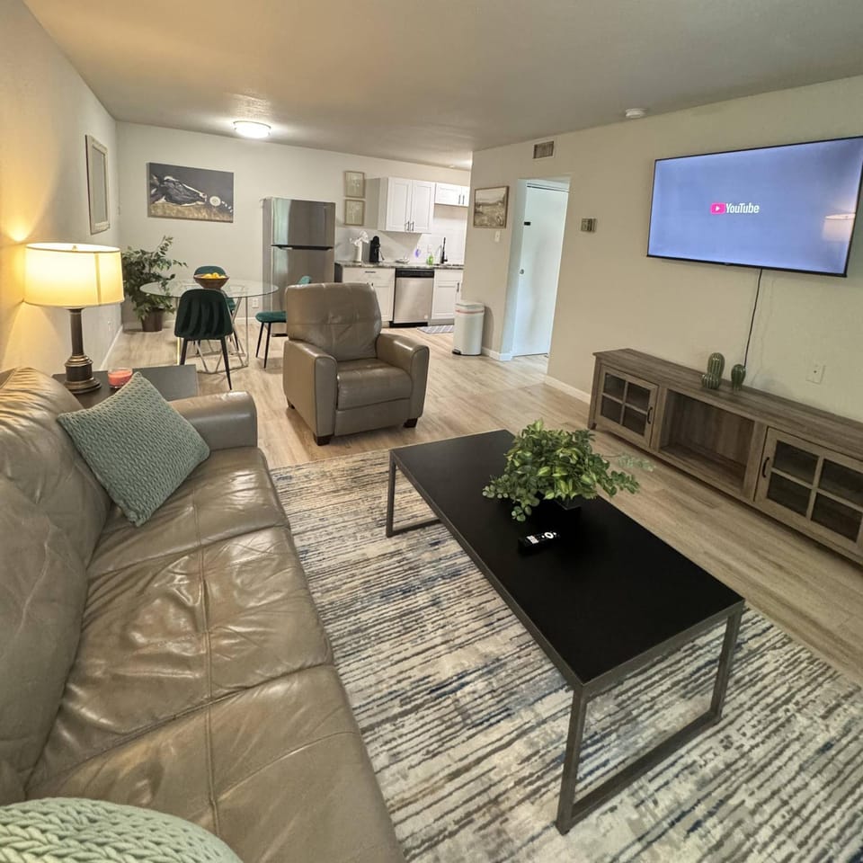 1-6 Dallas l FIFA READY l 5 Min from Love Field Apartment in Dallas