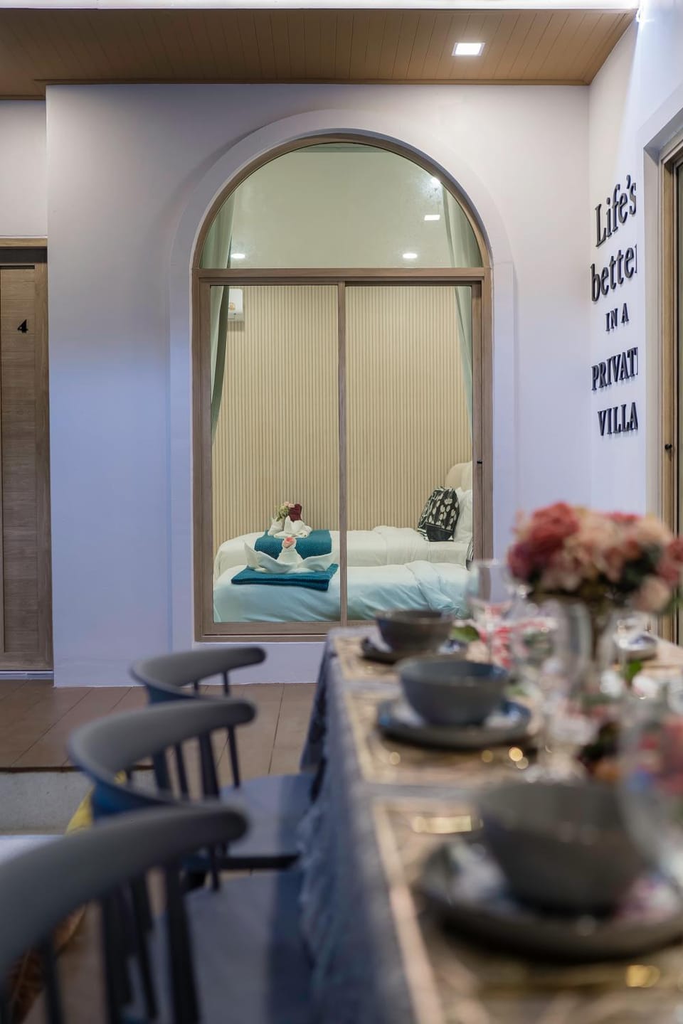 Seating area, Dining area