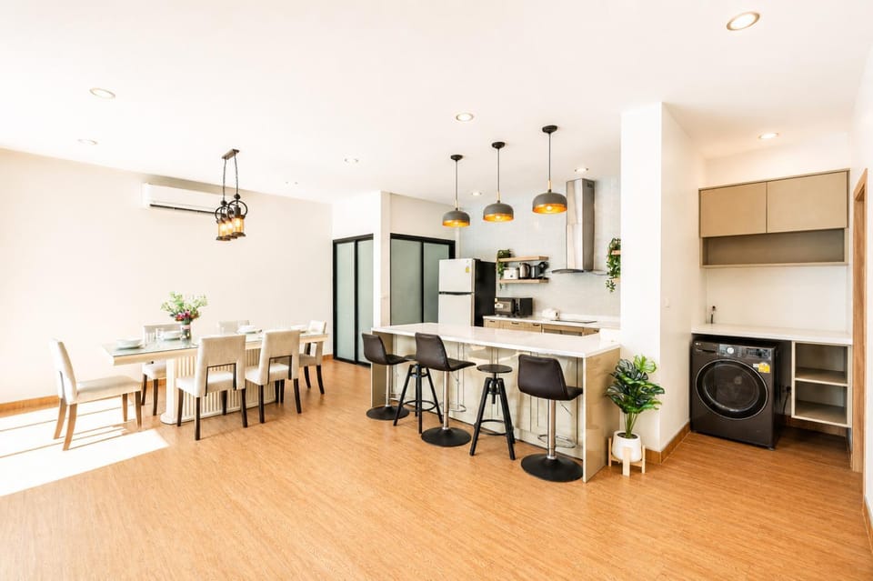 Kitchen or kitchenette, Dining area, air conditioner