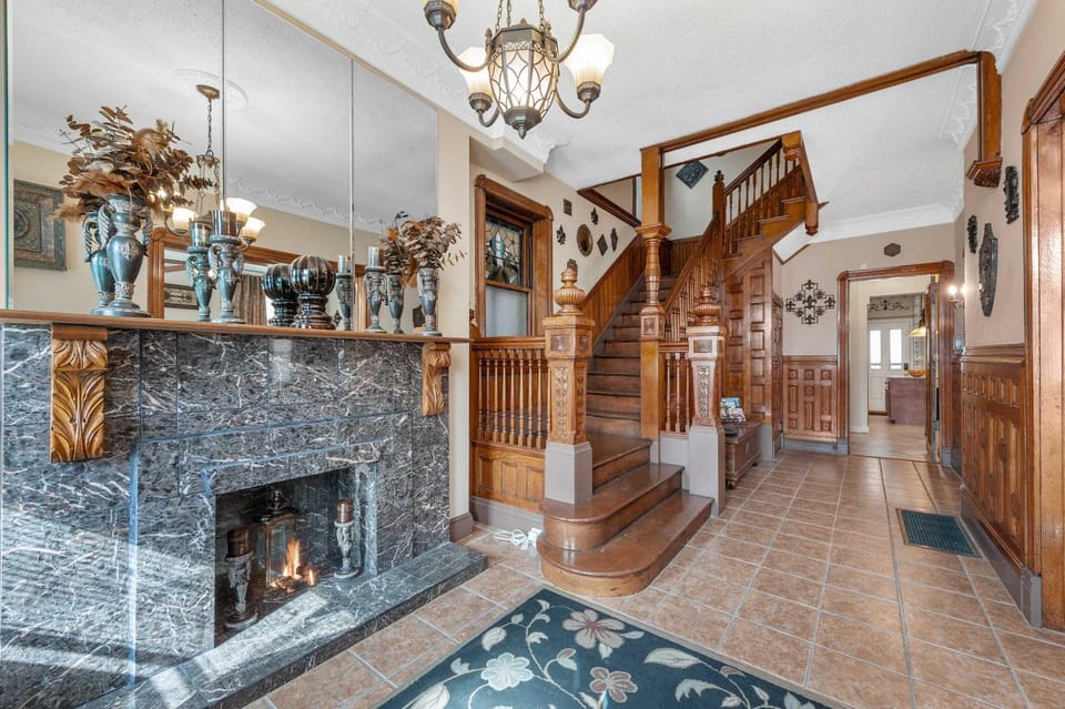 Stylish Getaway in St Louis ABODEbucks House in Saint Louis
