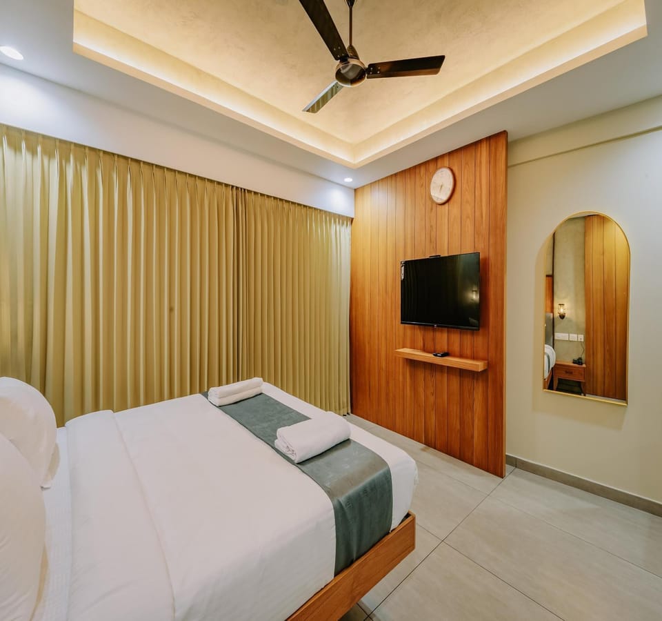 Communal lounge/ TV room, Bed, TV and multimedia, Photo of the whole room, Bedroom, room service, air conditioner