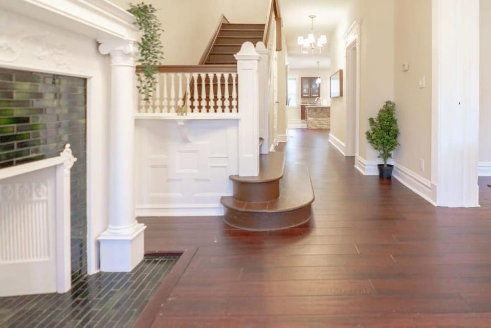 Grand 5BR in the Heart of the CWE ABODEbucks House in Saint Louis