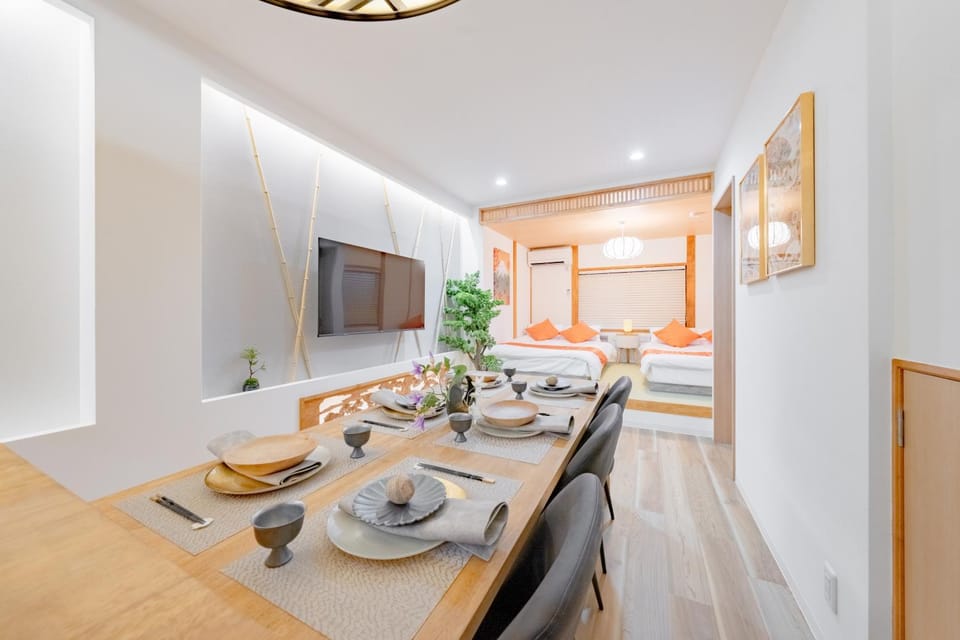 玄 プライベートサウナ 大浴場付 光と木に包まれる和モダン一棟貸切 5寝室 最大26名 Villa in Osaka