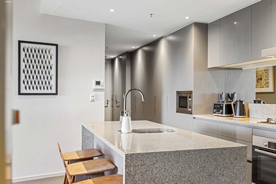 Sky High Views in the Heart of Canberra Apartment in Canberra