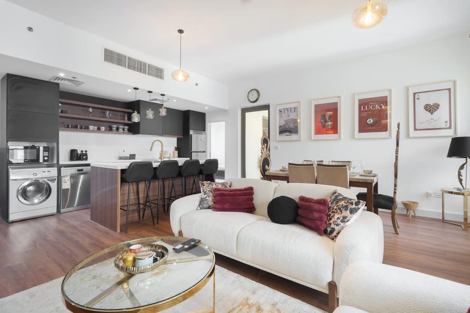 Free housekeeping visits during your stay - StayShort - Premium JBR Beachside Retreat Perfect for 4 Apartment in Dubai