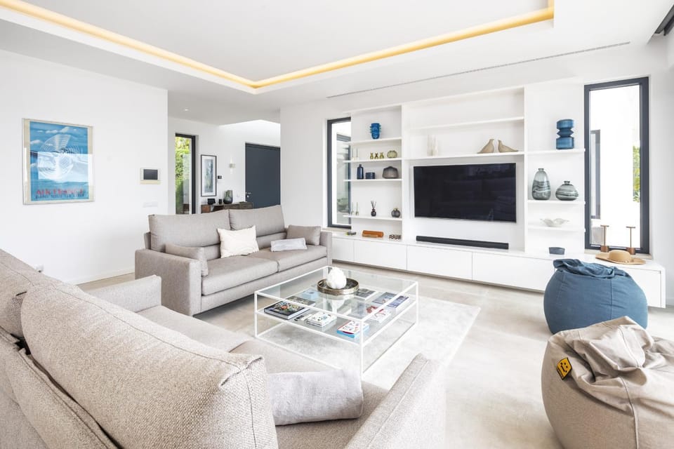 Communal lounge/ TV room, Living room