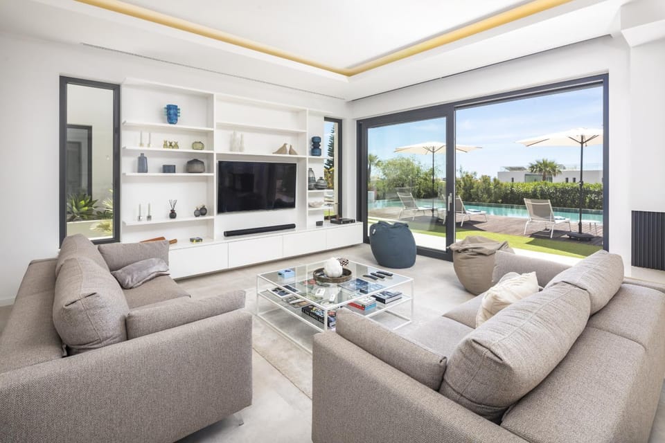 Communal lounge/ TV room, Living room