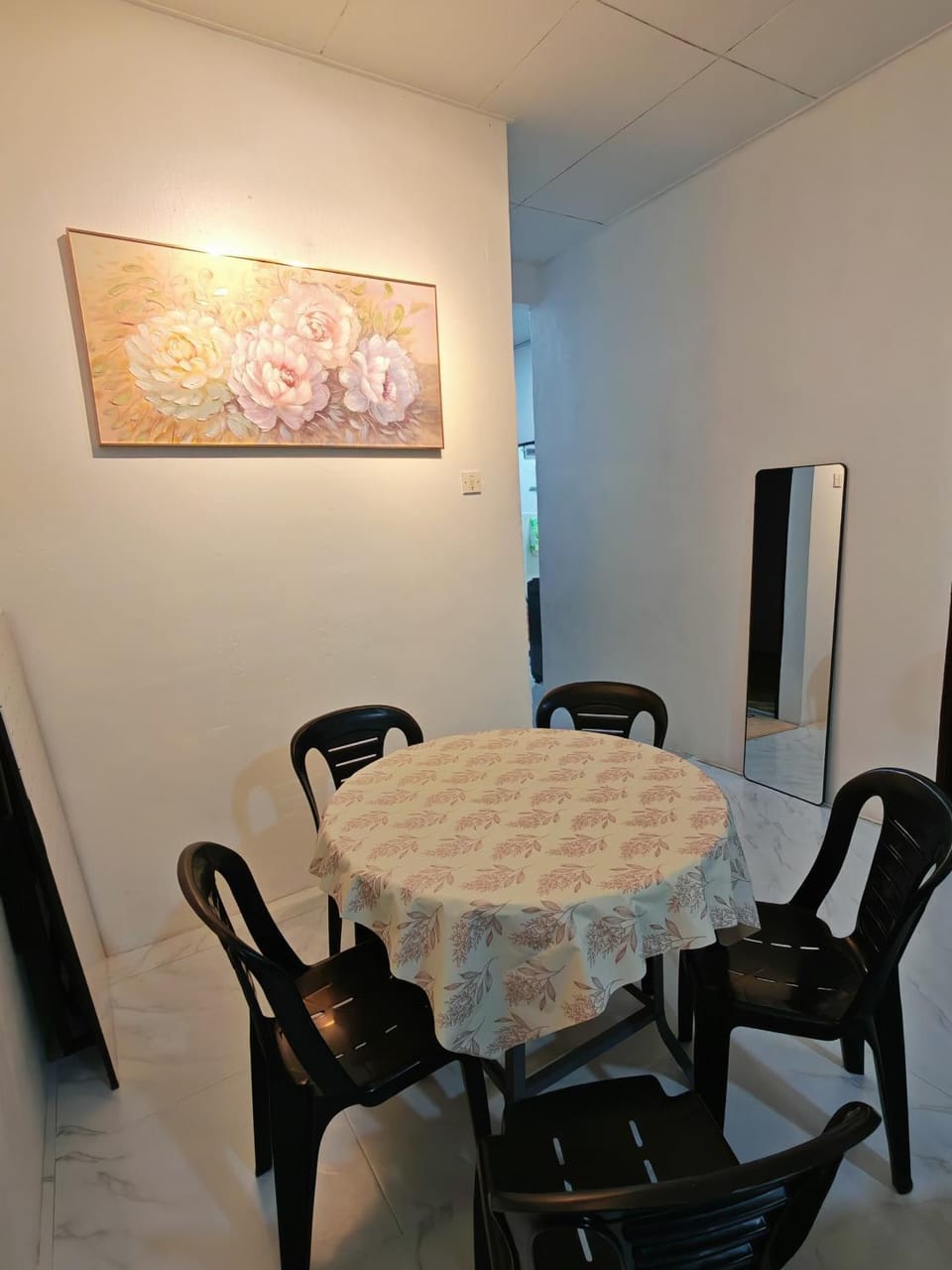 Seating area, Dining area