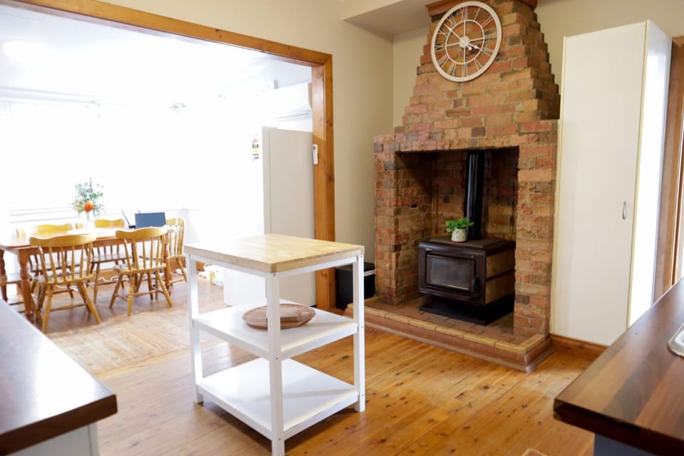 Spacious 3-Bed Home in Central Tenterfield House in Tenterfield