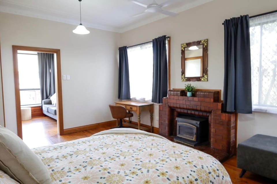 Spacious 3-Bed Home in Central Tenterfield House in Tenterfield