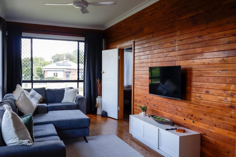 Spacious 3-Bed Home in Central Tenterfield House in Tenterfield