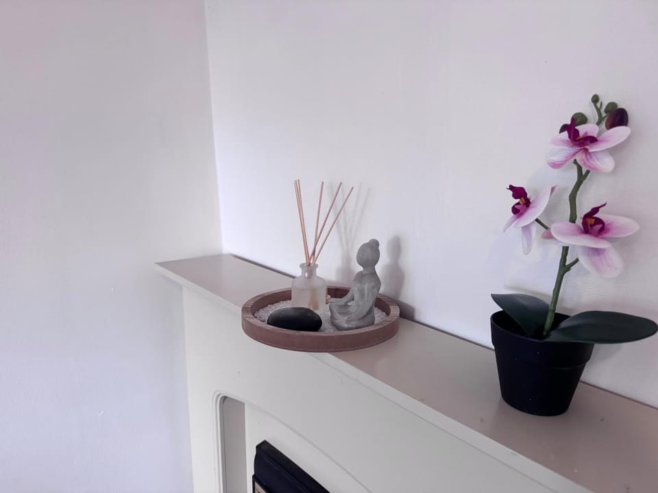 2-Bed Apt, Walsall & Wednesbury,Sleeps 4, Parking Apartment in Walsall