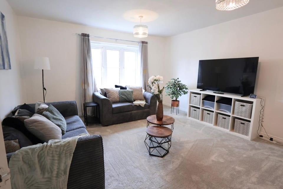 2-Bed Apt, Walsall & Wednesbury,Sleeps 4, Parking Apartment in Walsall