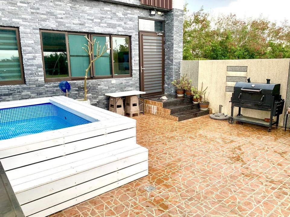 Patio, Swimming pool