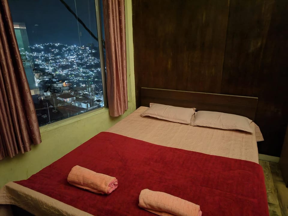Bedroom, City view