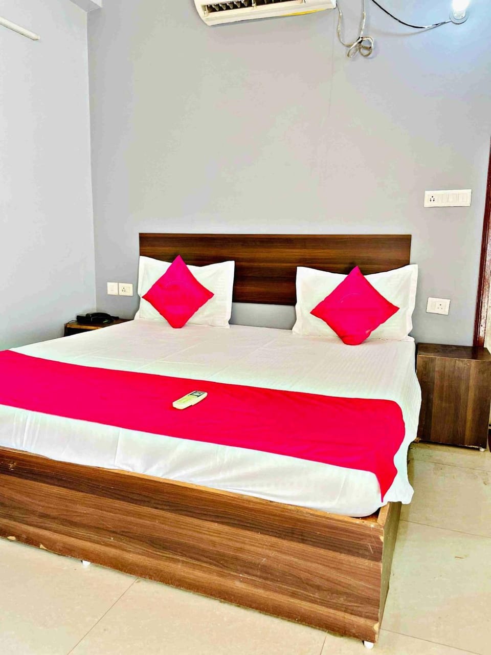 Bedroom, air conditioner