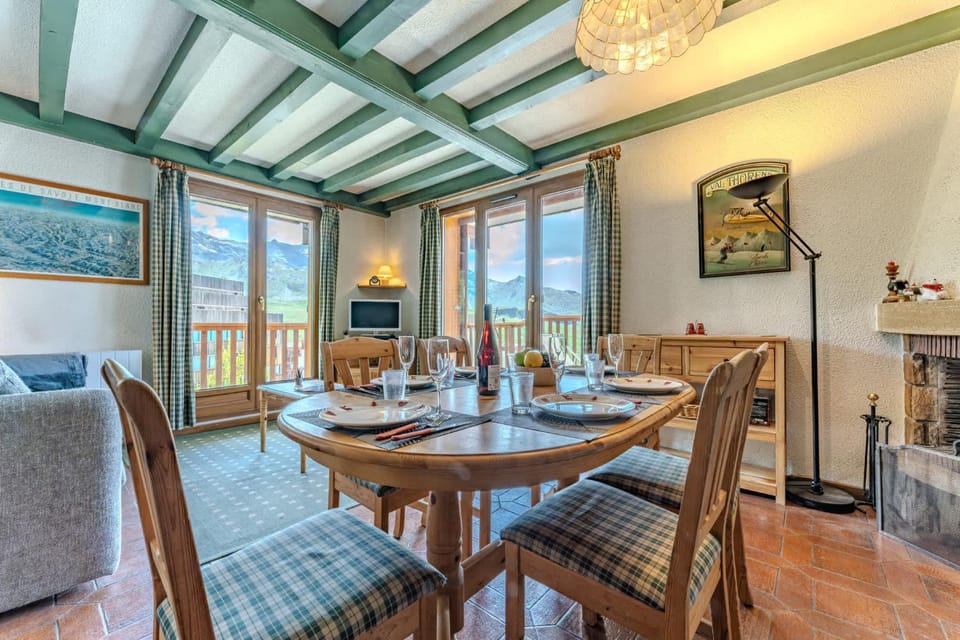 Comfort with Balcony Ski Access and parking Apartment in Val Thorens