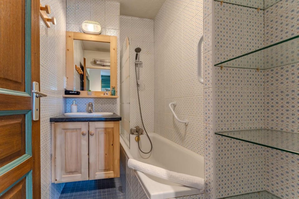 Comfort with Balcony Ski Access and parking Apartment in Val Thorens