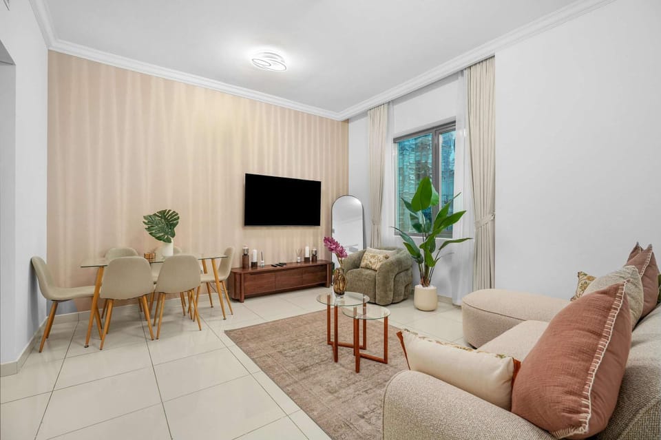 Elegant 1BR near downtown w Gym Tennis Basketball Courts Apartment in Dubai