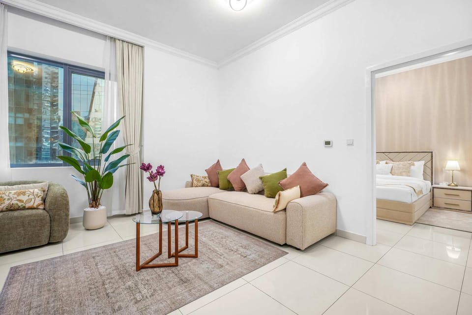 Elegant 1BR near downtown w Gym Tennis Basketball Courts Apartment in Dubai