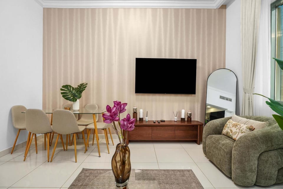 Elegant 1BR near downtown w Gym Tennis Basketball Courts Apartment in Dubai