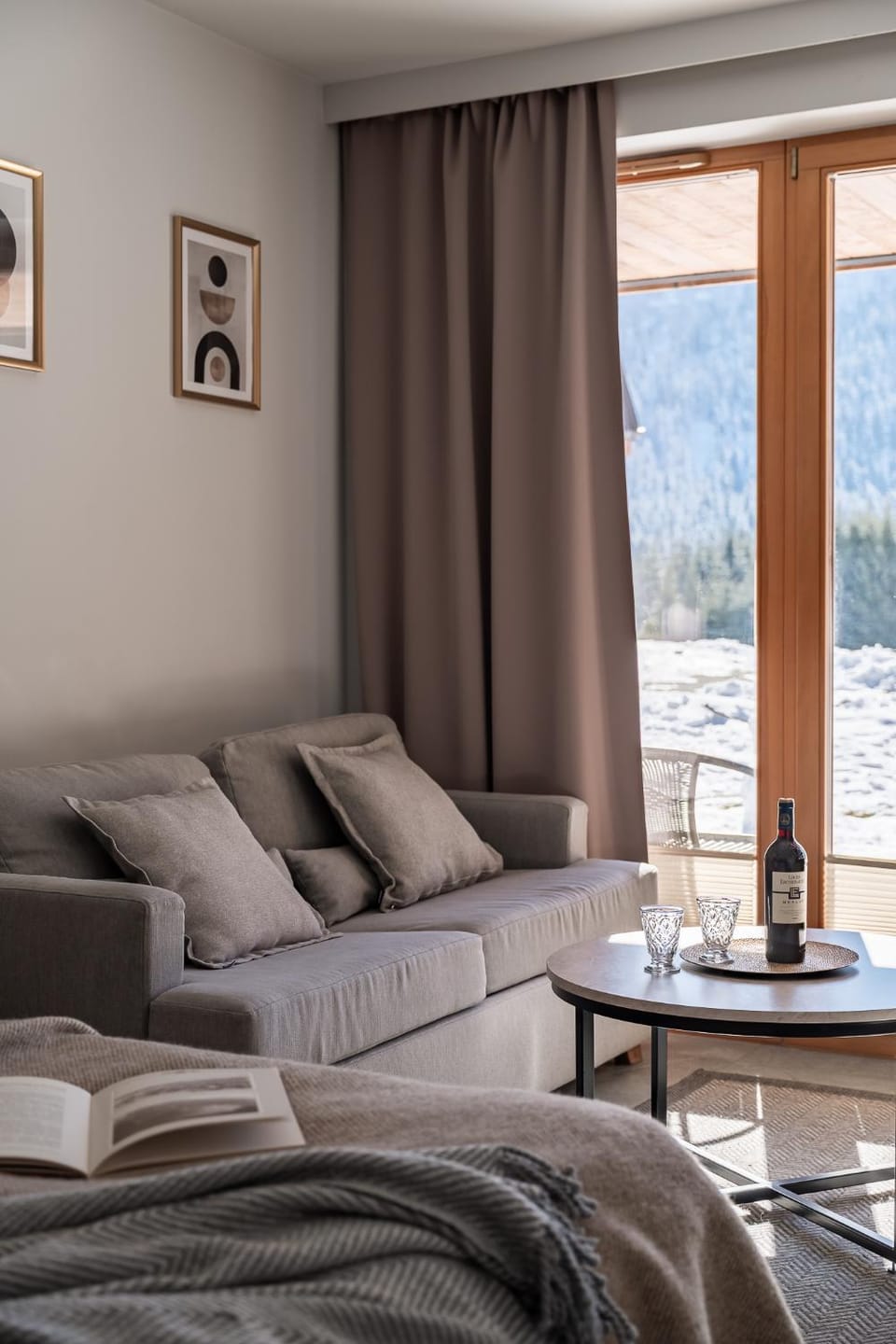 Bed, Natural landscape, Living room, Photo of the whole room, Seating area, Dining area, Bedroom